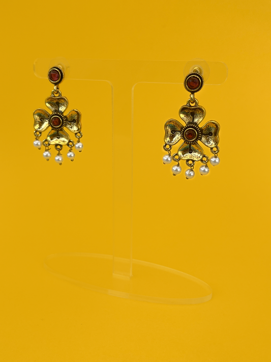 Flower-Shaped Gold-Plated Earring with Cerise Stones